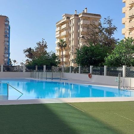 Elegante alojamiento con piscina a 200 m del mar. Apartamento Benalmádena Exterior foto