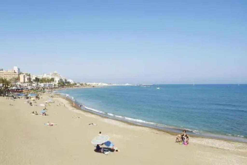 Elegante alojamiento con piscina a 200 m del mar. Apartamento Benalmádena Exterior foto