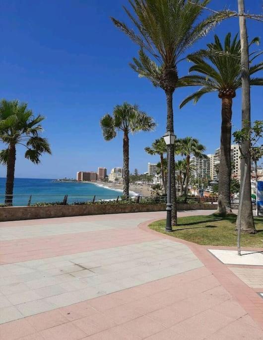 Elegante alojamiento con piscina a 200 m del mar. Apartamento Benalmádena Exterior foto