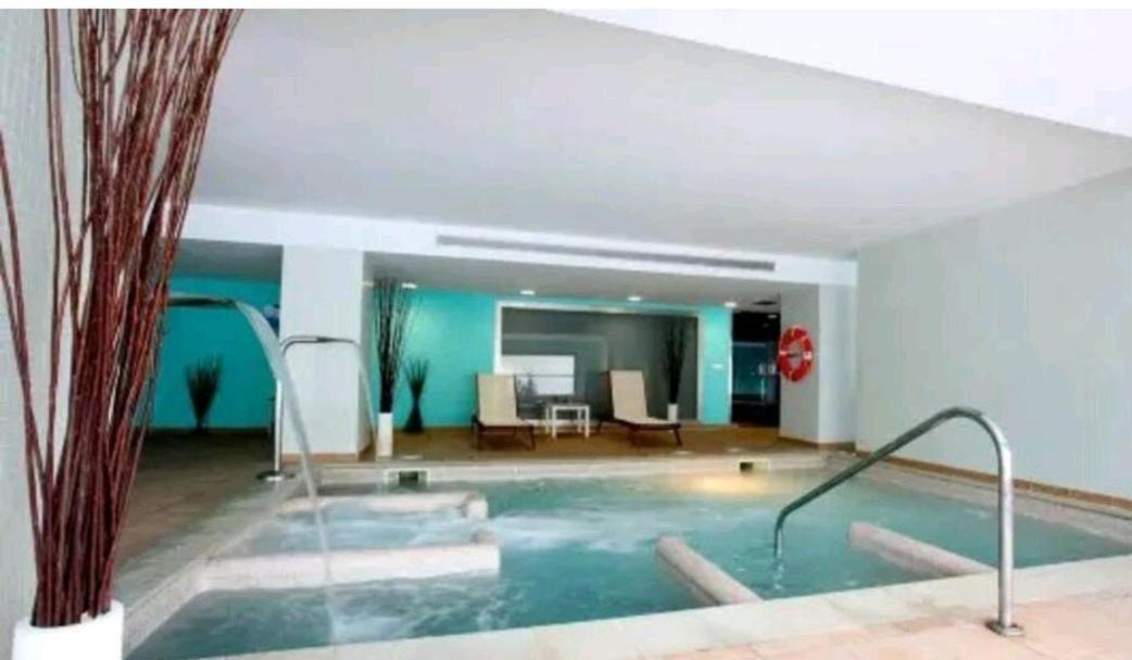 Elegante alojamiento con piscina a 200 m del mar. Apartamento Benalmádena Exterior foto